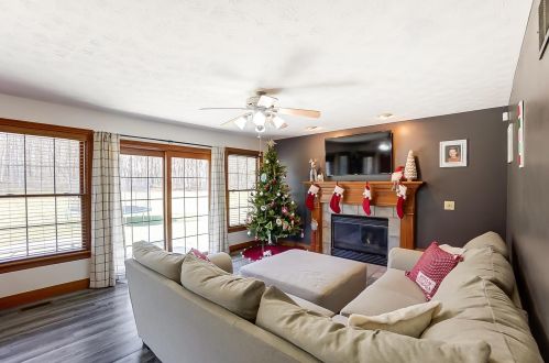5253 Hearthstone Dr, Springfield OH  45502-8364 exterior