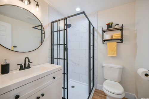 1367 Little Crk Dr, Taylorsville UT 84088-6544 exterior