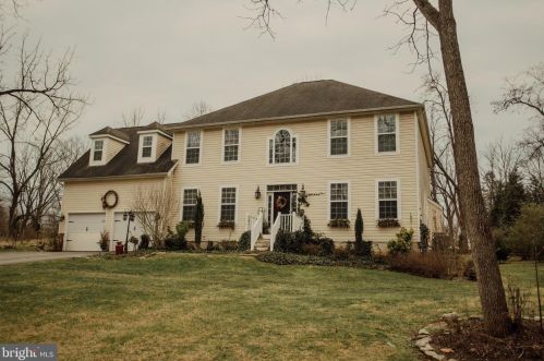 131 Scott Dr, Shepherdstown, WV 25443-3732
