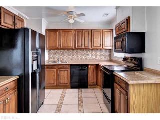 1836 Bancroft Dr, Hampton, VA 23663-2026