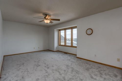 1725 Bassett Dr, Mankato, MN 56001-6202