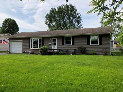 310 Mohawk Dr, Carol Stream, IL 60188-1915