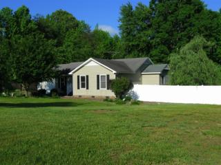 154 Fox Trot Ln, Stokesdale, NC 27357-8246