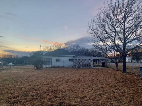 301 8 St, Nocona TX 76255-2903 exterior