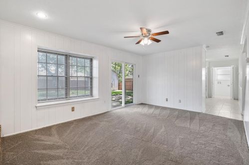 2612 Avenida Loop, Irving TX  75062-5131 exterior