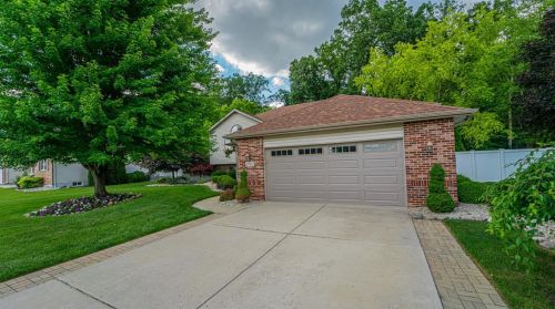 2940 Emerald Dr, Hobart, IN 46342-6506
