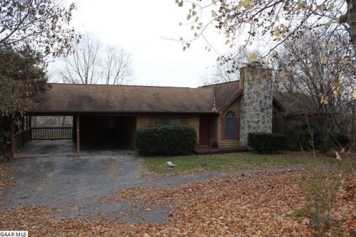 3 Cheyenne Ln, Staunton, VA 24401-5645
