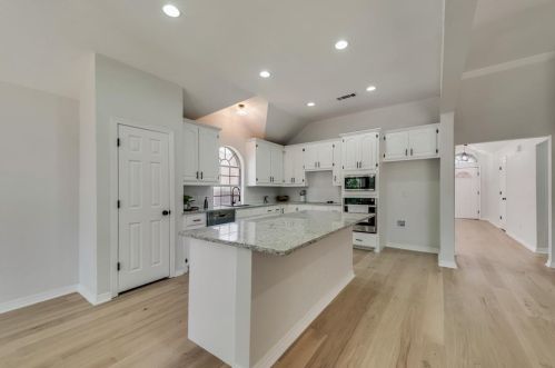 1412 Melody Ln, Carrollton TX  75006-2973 exterior