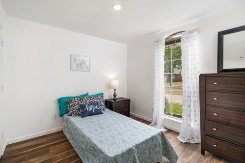 2117 Carnation Ct, Garland TX 75040-2805 exterior