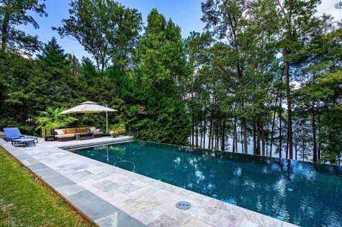 2006 Foxcroft Dr, Lagrange, GA 30240-6306