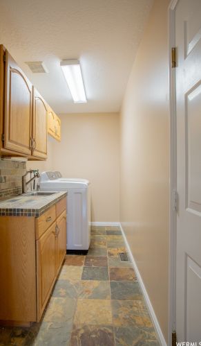 8641 Alta Cv Dr, Sandy UT 84093-1699 exterior