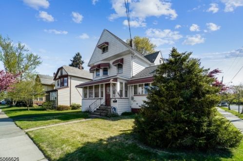 313 Center St, Garwood, NJ 07027-1209
