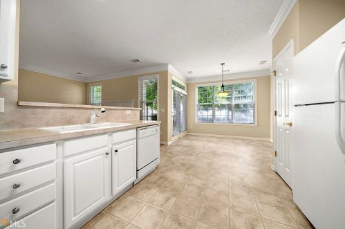 14 Hampshire Ln, Newnan, GA 30265-6058