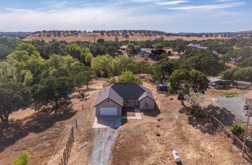 9088 Redman Rd, Valley Springs, CA 95252-8402