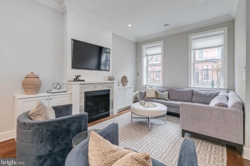 2211 Lombard St, Philadelphia, PA 19146-1107