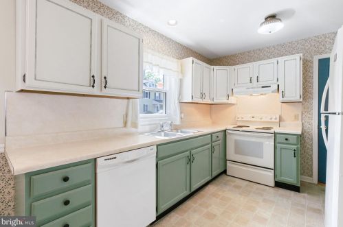 19 Sunset Ave, Ephrata PA  17522-2302 exterior