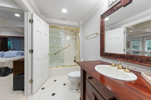 9301 Falling Waters Dr, Willowbrook IL  60527-0718 exterior