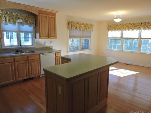 25 Summerwood Ln, Wapping, CT 06074-3400