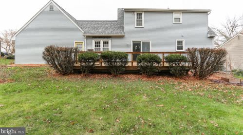 1546 Dunmore Dr, Lancaster PA  17602-1247 exterior