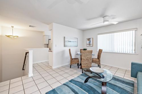 915 Mccully St, Honolulu HI  96826-6701 exterior