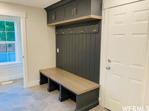 2992 Tracy Dr, Sandy UT 84093-2026 exterior