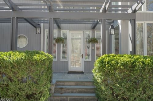 105 Old Driftway Ln, Lebanon, NJ 08833-4629