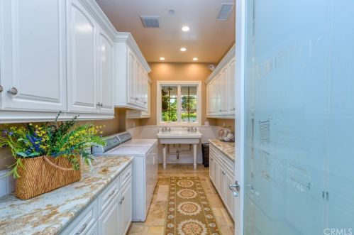 1015 Tiger Tail Dr, Riverside CA  92506-5423 exterior