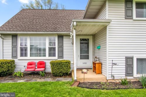 1208 Devers Rd, York, PA 17404-1912