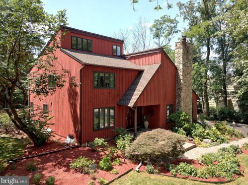 1 Mark Cermele Ct, Trenton, NJ 08648-1069