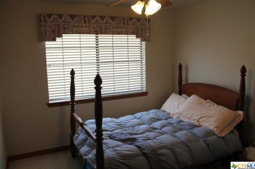 152 Gardenridge Dr, Seguin TX 78155-5277 exterior