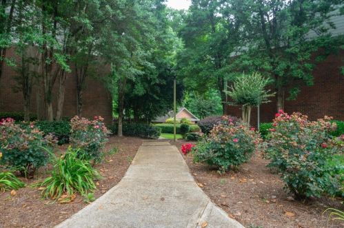 504 Brandywine Cir, Atlanta GA  30350-2004 exterior