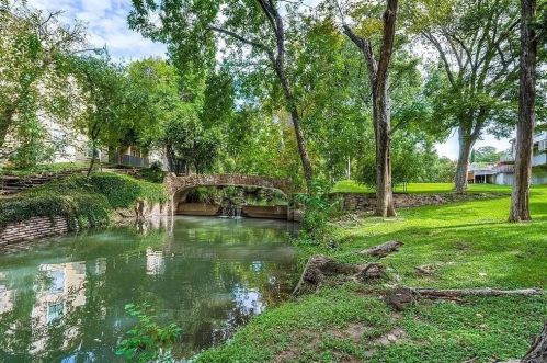 4777 Cedar Springs Rd, Dallas TX  75219-6144 exterior