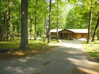 120 Oak Haven Ln, Henderson, TN 38340-3984