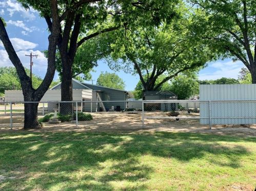 411 Pine St, Nocona TX 76255-1412 exterior