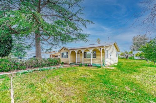 610 13th St, Beaumont, CA 92223-1702