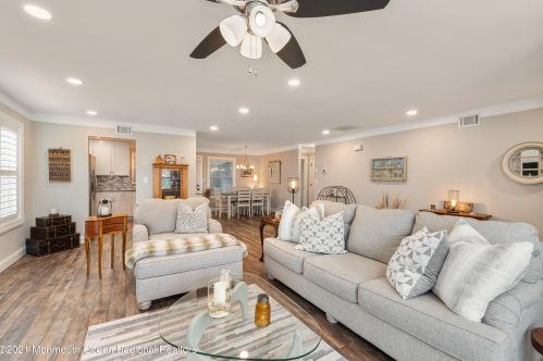 27 Sandhurst St, Lakehurst, NJ 08759-6607