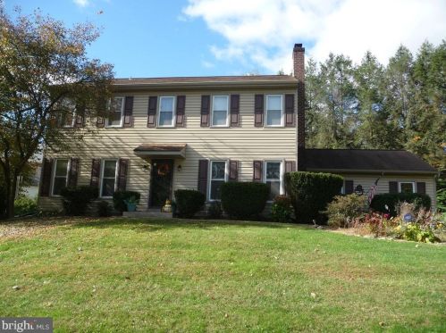 308 Faulkner Dr, Lancaster, PA 17601-1702