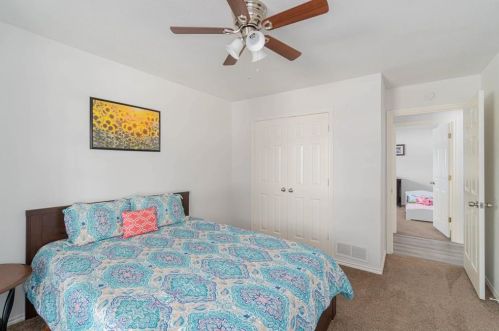 1917 Middle Gln Dr, Carrollton TX 75007-2418 exterior