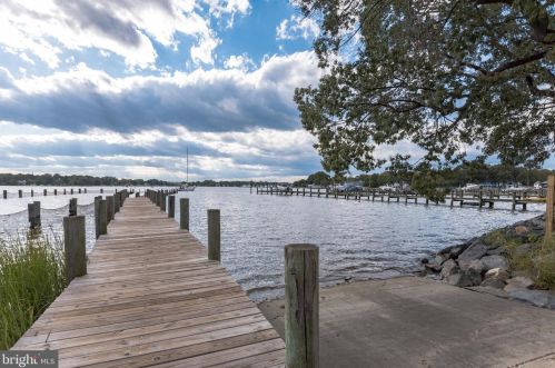 6318 Linden St, Shady Side MD  20764-2910 exterior