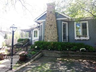595 Rosewood Ave, Northfield, IL 60093-2142