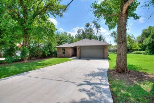 6304 32nd St, Bethany, OK 73008-4121
