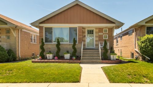 6204 35th St, Forest View, IL 60402-3801