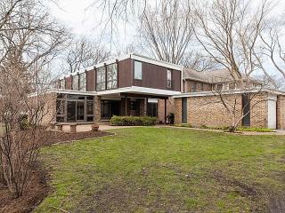 9303 Lincolnwood Dr, Evanston, IL 60203-1411
