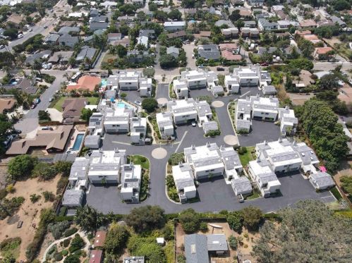 925 Hygeia Ave, Encinitas, CA 92024-1767