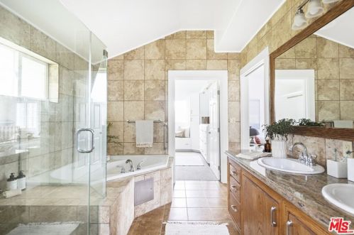 2832 Mayfield Ave, Glendale CA 91214-3816 exterior