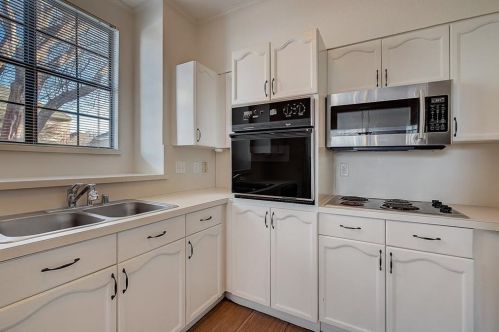 6016 Barrington Ct, Dallas, TX 75252-2673