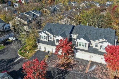 6 Old Orchard Ct, Clinton, NJ 08809-2626