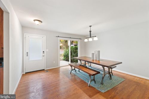 1674 Wainwright Dr, Herndon, VA 20190-3433