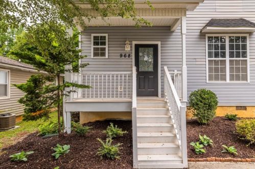968 Herndon St, Atlanta GA  30318-5263 exterior