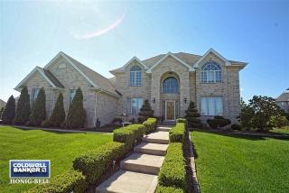 1050 Hilltop Dr, Lemont, IL 60439-6139